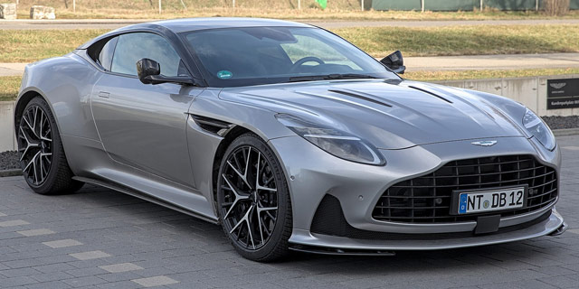Aston Martin DB12